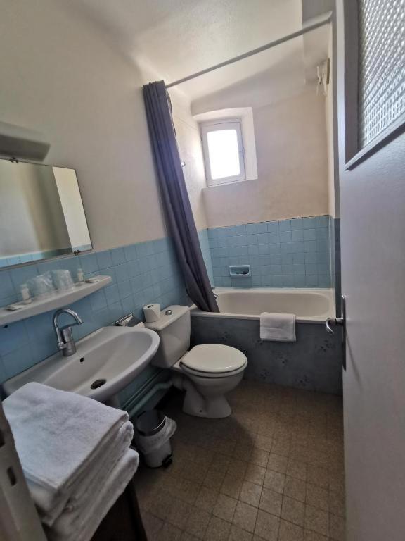 Hotel Le Tourisme Embrun Εξωτερικό φωτογραφία